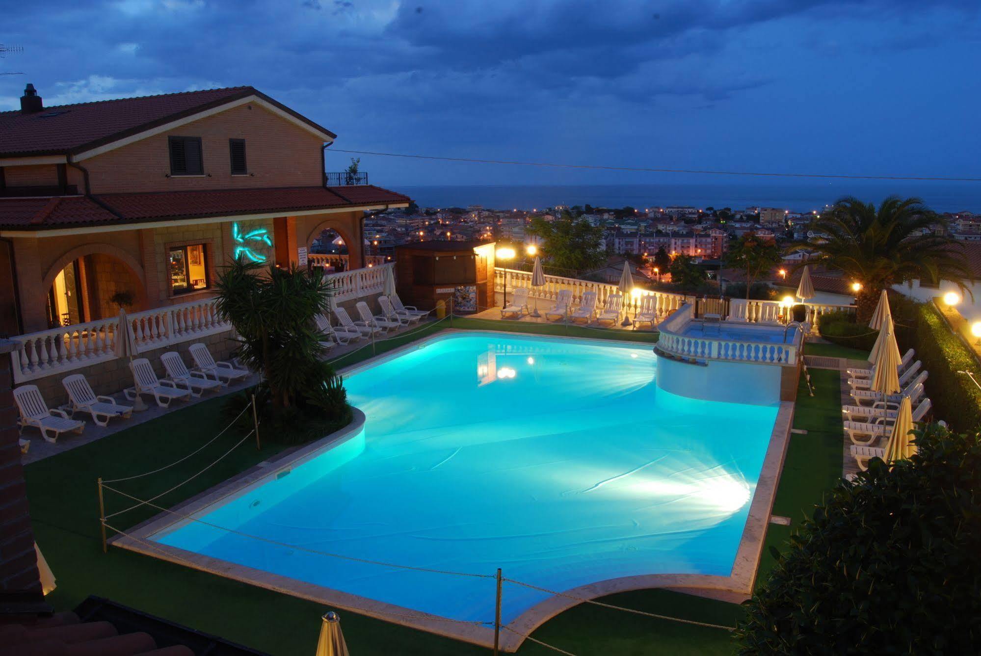 Residence Il Borgo Tortoreto Exterior foto